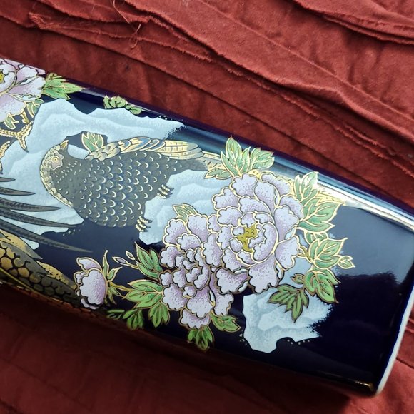 DARK BLUE & GOLD JAPANESE VASE-PEACOCKS & PINK FLOWERS-9 1/2" TALL - Picture 8 of 16